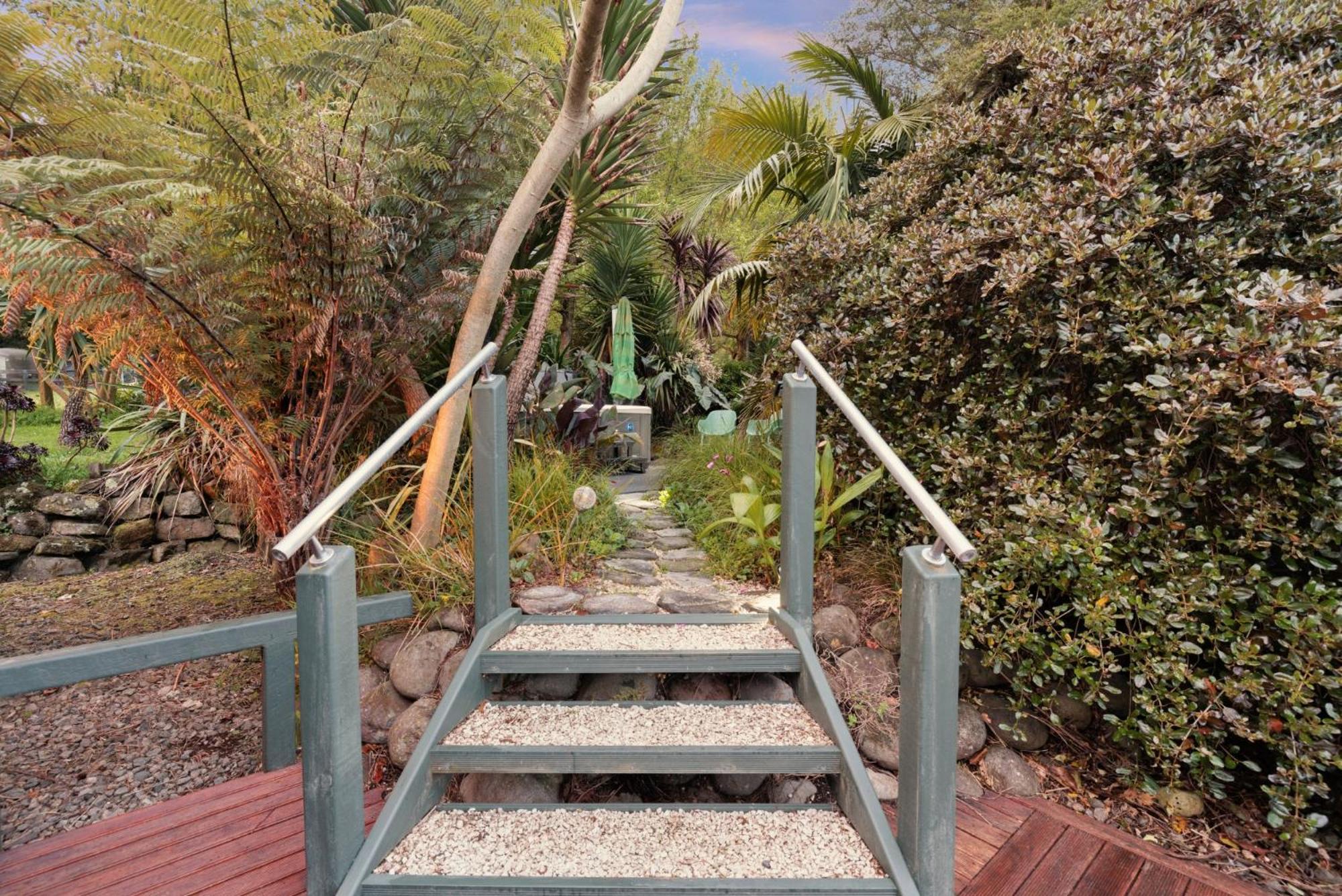 Swiss-Kiwi Cottage And Retreat, B&B Tauranga Exterior photo